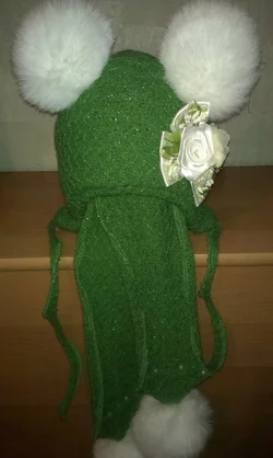 Детская зимния шапочка с шарфиком зелёная