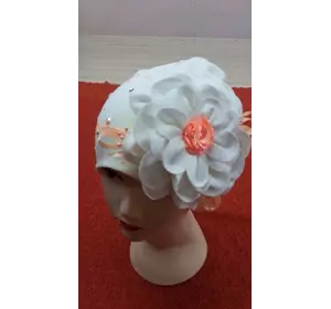 Трикотажная  шапка для девочки с большим цветком